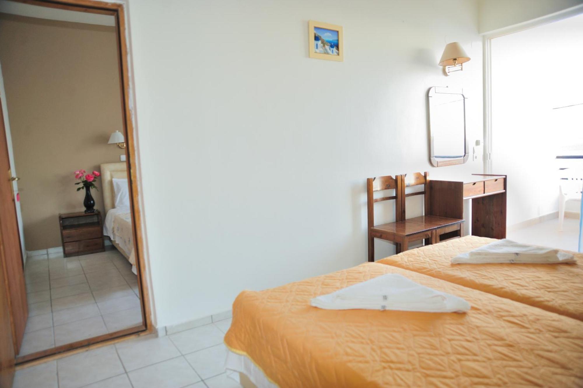 פלאקיאס Creta Mare Hotel מראה חיצוני תמונה