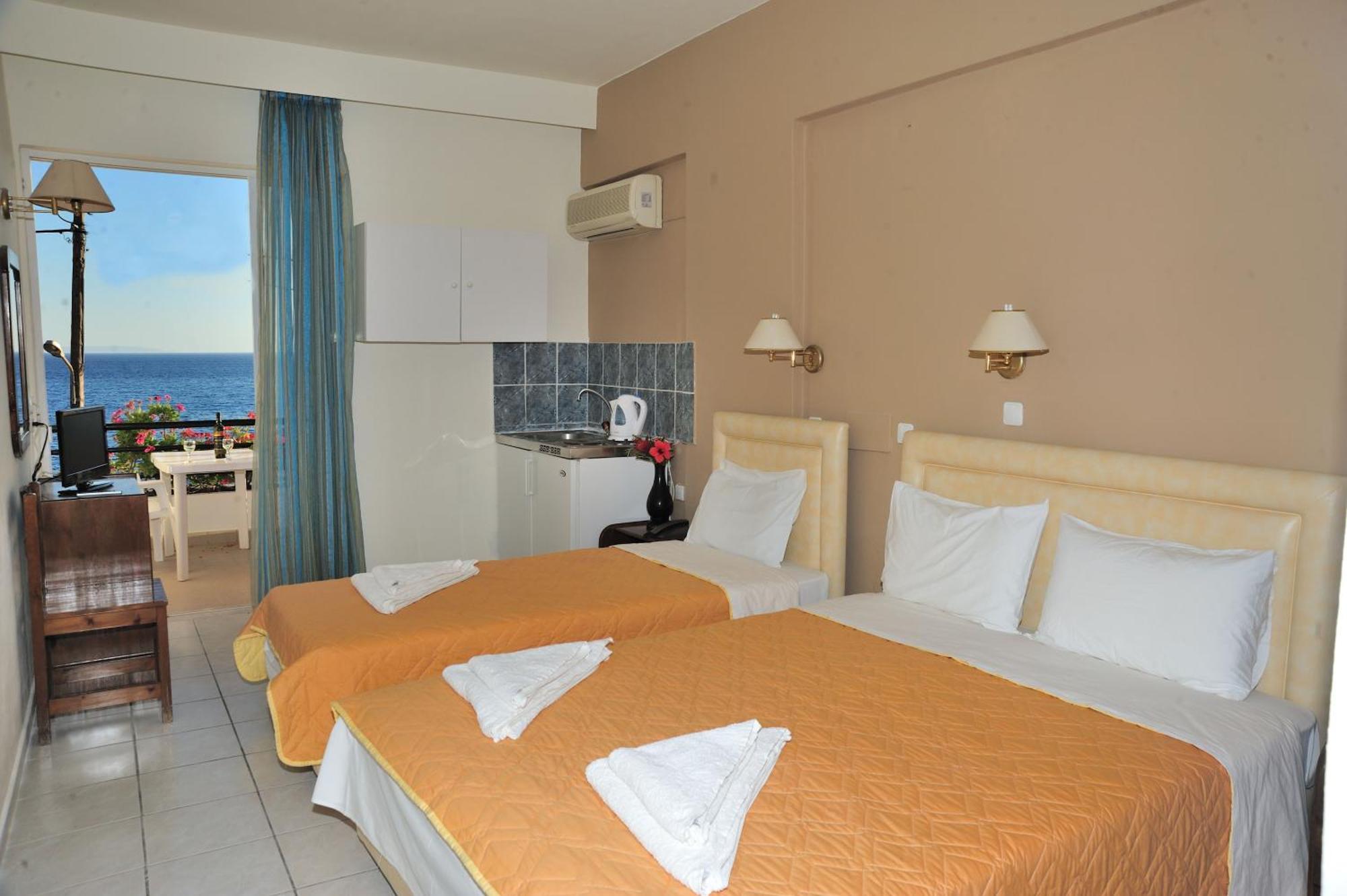 פלאקיאס Creta Mare Hotel מראה חיצוני תמונה