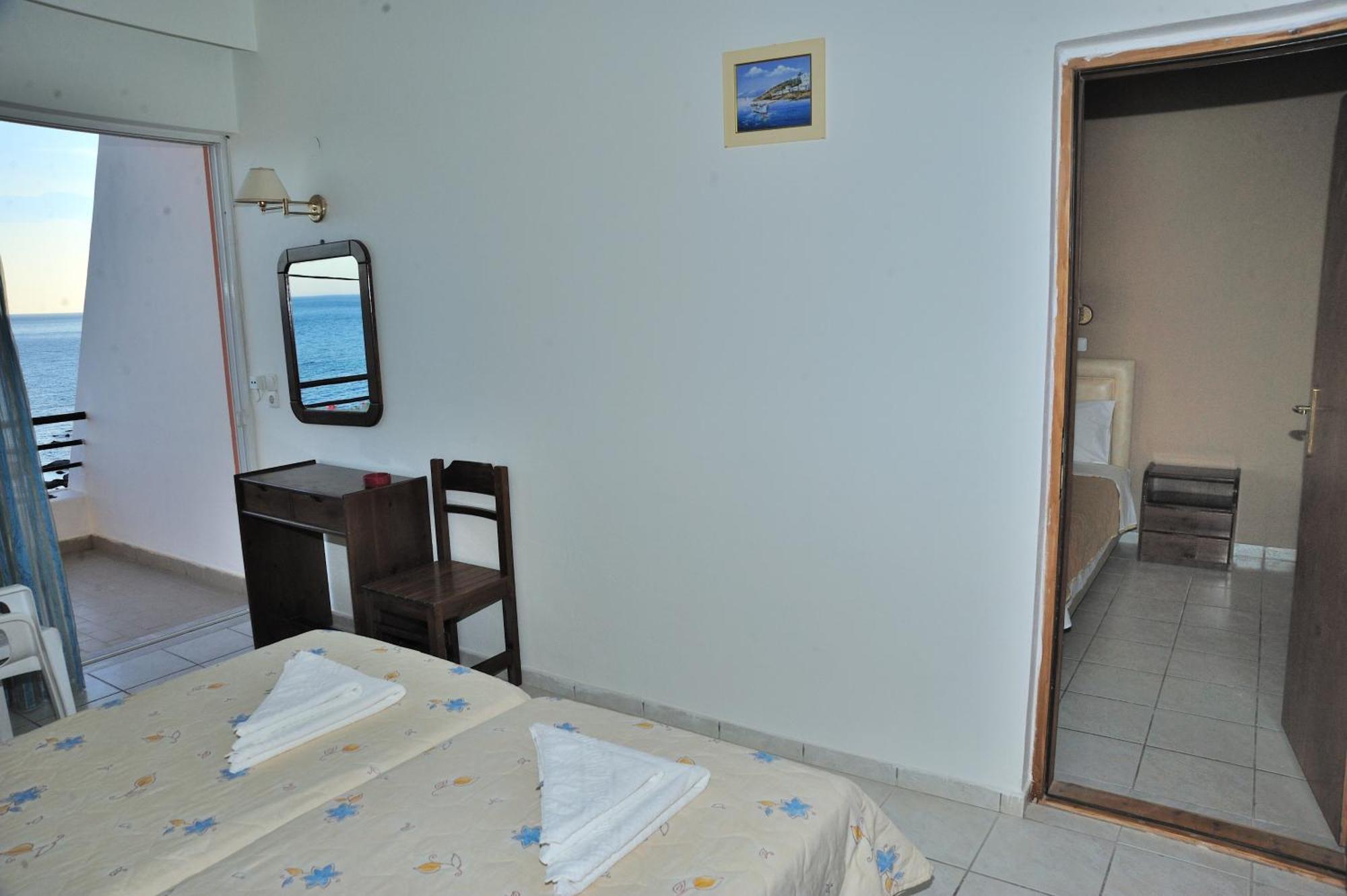 פלאקיאס Creta Mare Hotel מראה חיצוני תמונה