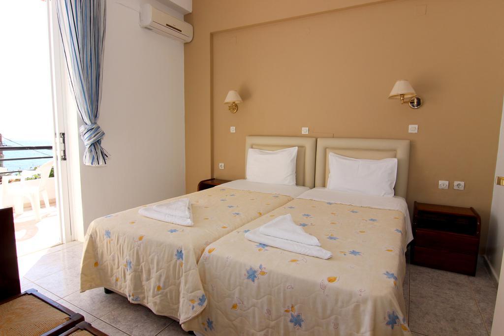 פלאקיאס Creta Mare Hotel מראה חיצוני תמונה
