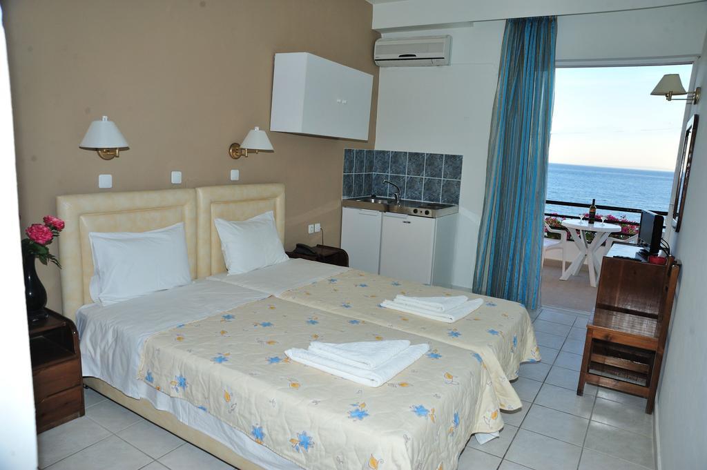 פלאקיאס Creta Mare Hotel מראה חיצוני תמונה